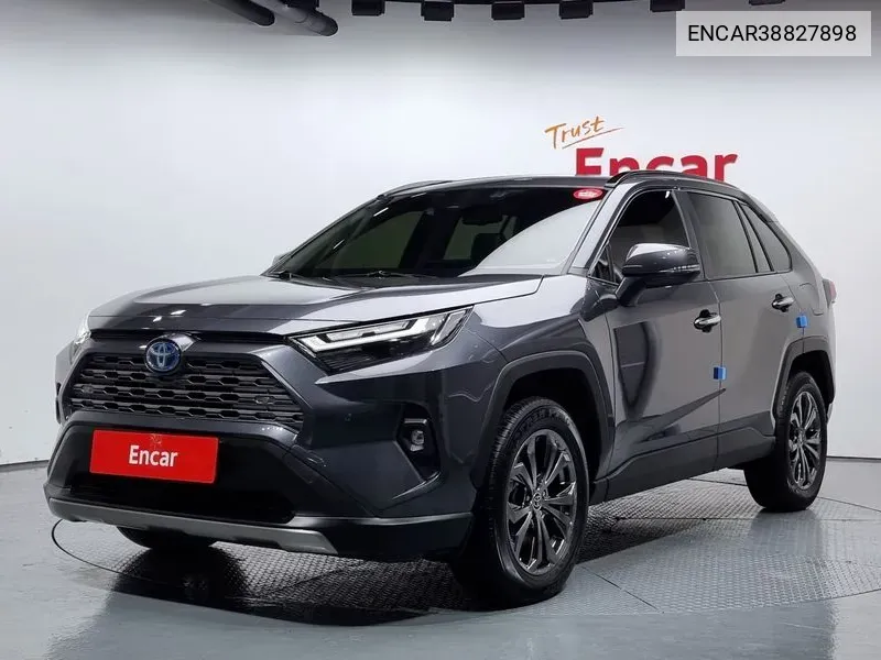 Toyota RAV 4 2023 года выпуска