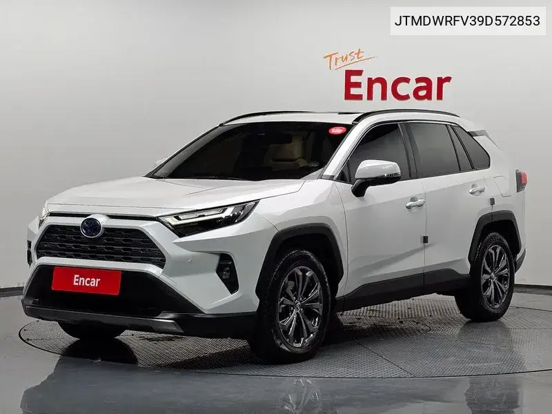 Toyota RAV 4 2023 года выпуска