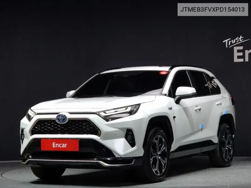 Toyota RAV 4 2023 года выпуска