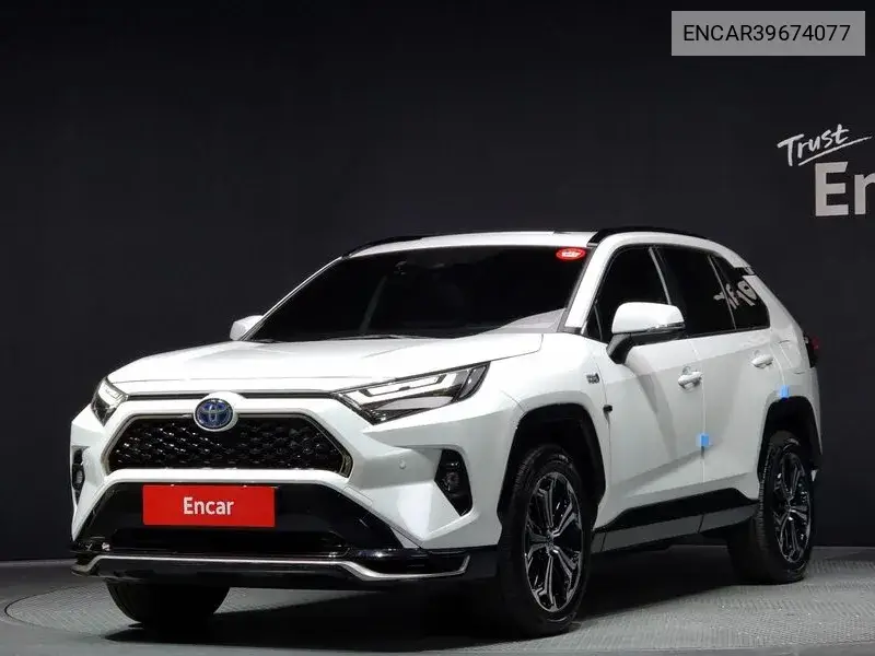 Toyota RAV 4 2023 года выпуска