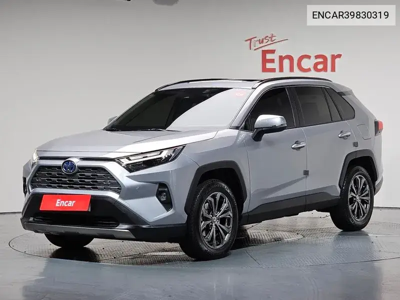 Toyota RAV 4 2023 года выпуска