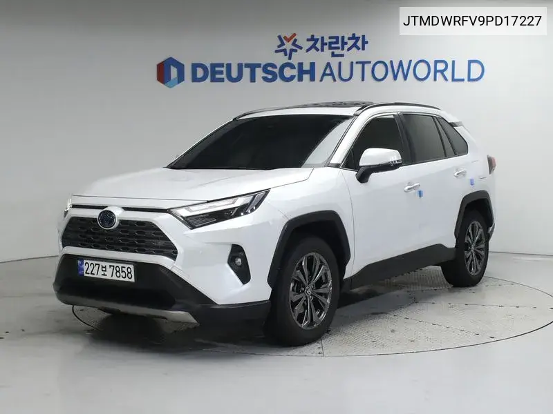 Toyota RAV 4 2023 года выпуска