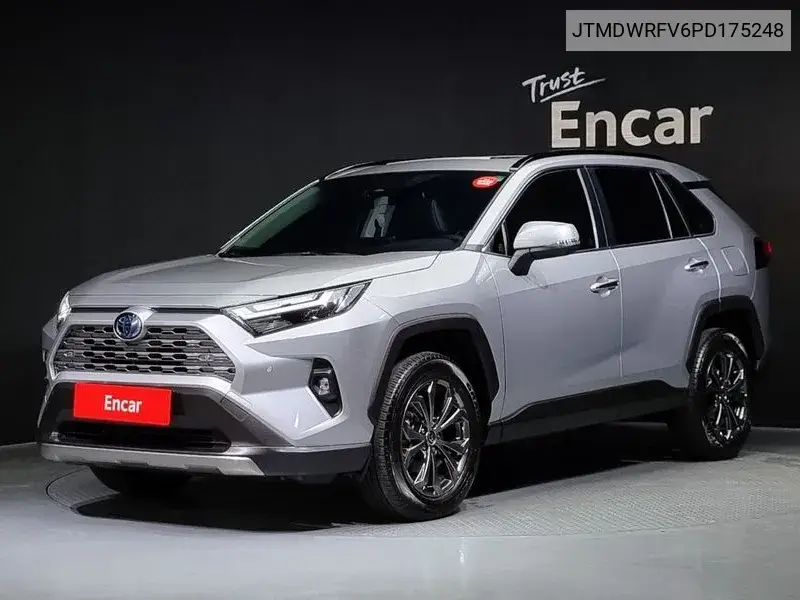 Toyota RAV 4 2023 года выпуска