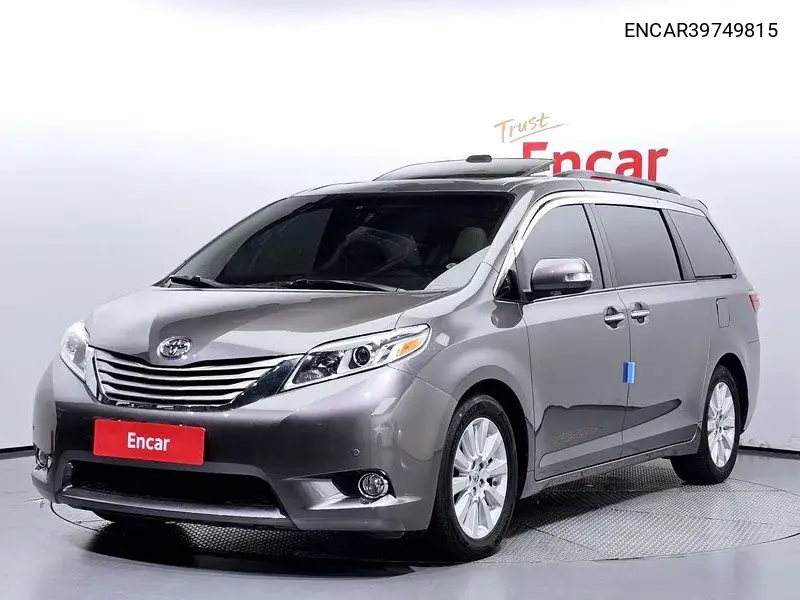 Toyota Sienna 2015 года выпуска