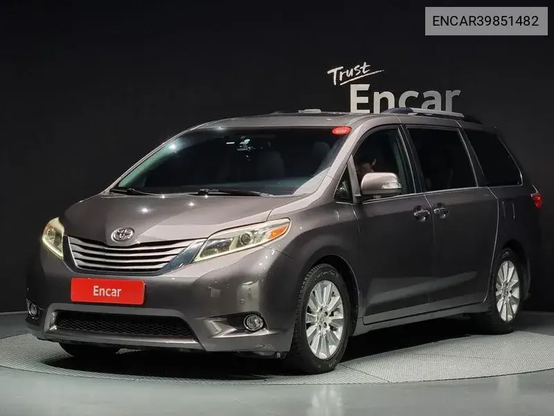 Toyota Sienna 2015 года выпуска