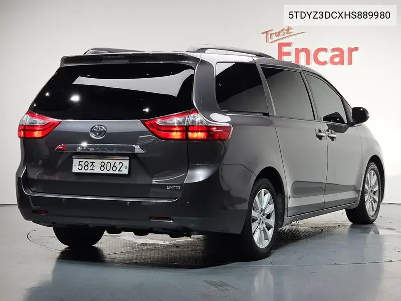 Toyota Sienna 2017 года выпуска