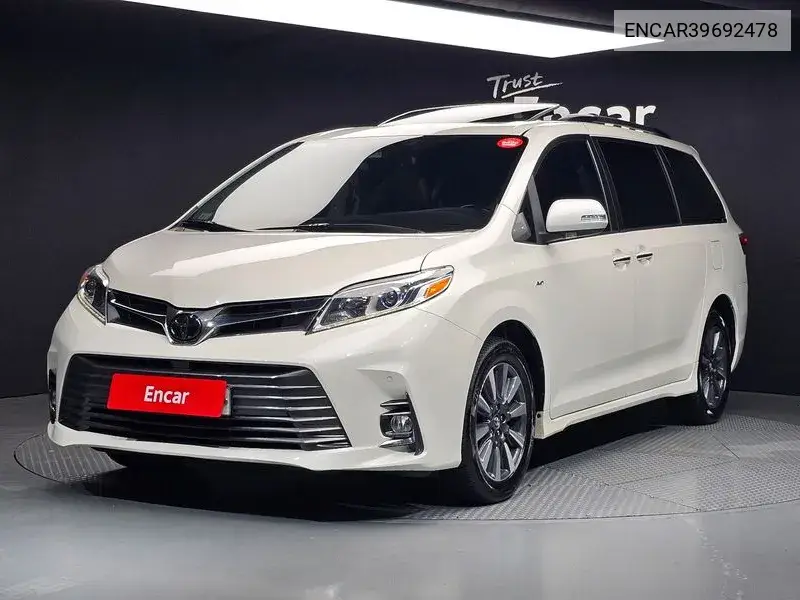 Toyota Sienna 2018 года выпуска