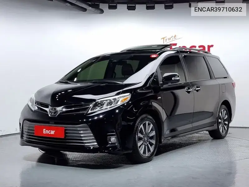 Toyota Sienna 2018 года выпуска