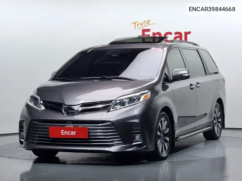 Toyota Sienna 2018 года выпуска