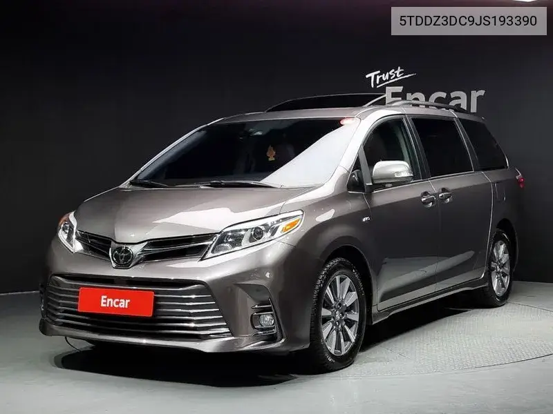 Toyota Sienna 2018 года выпуска