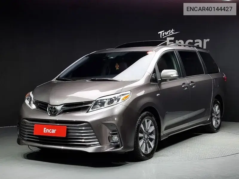 Toyota Sienna 2018 года выпуска