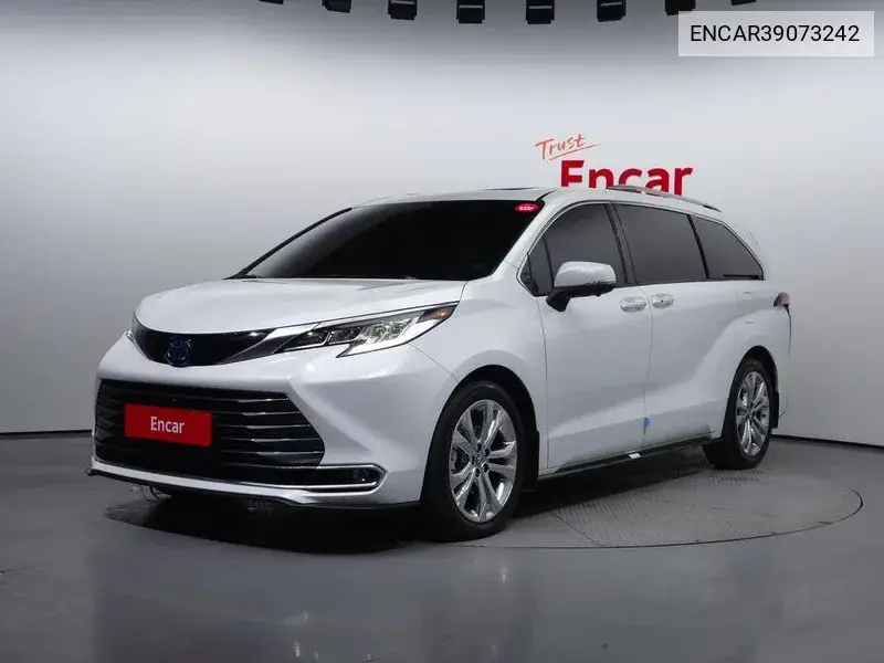 Toyota Sienna 2023 года выпуска