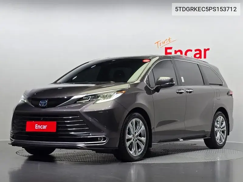 Toyota Sienna 2023 года выпуска