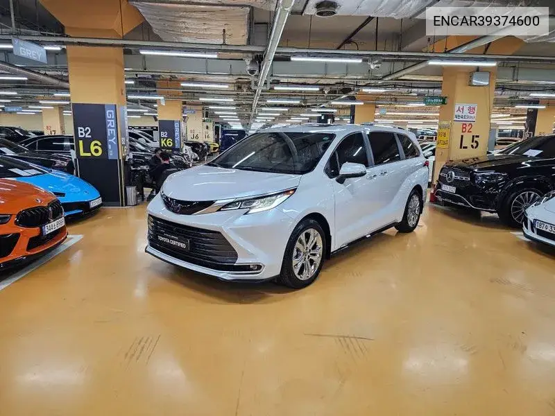 Toyota Sienna 2023 года выпуска