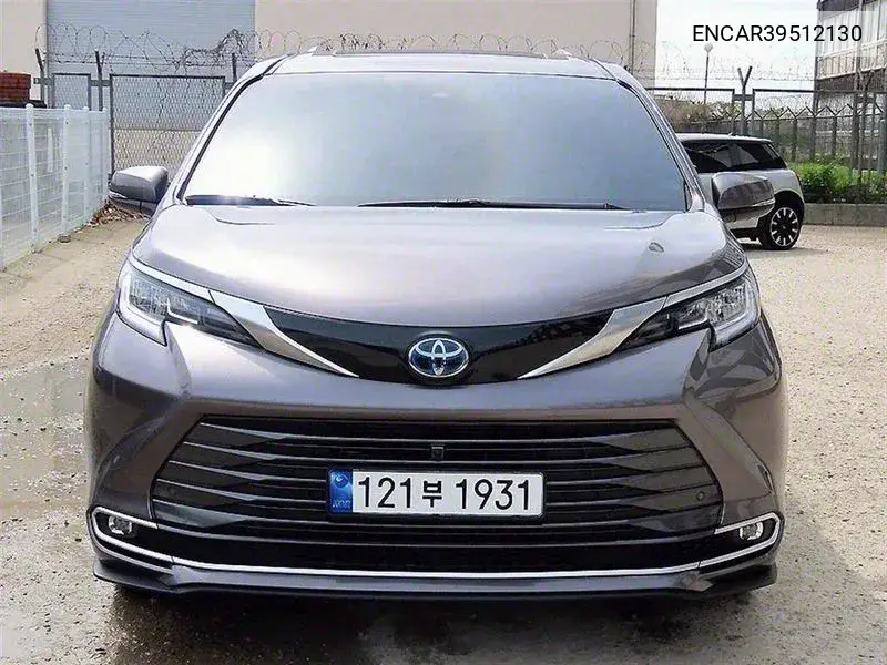 Toyota Sienna 2023 года выпуска