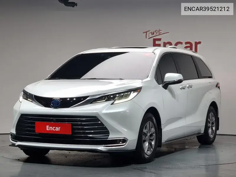 Toyota Sienna 2023 года выпуска