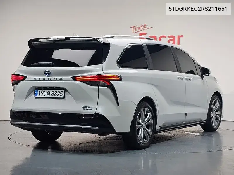 Toyota Sienna 2024 года выпуска