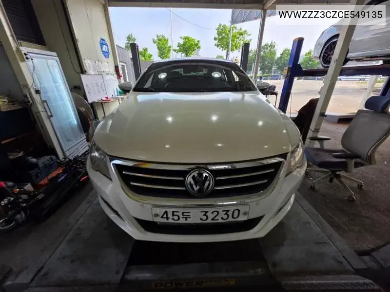 Volkswagen Passat CC 2012 года выпуска
