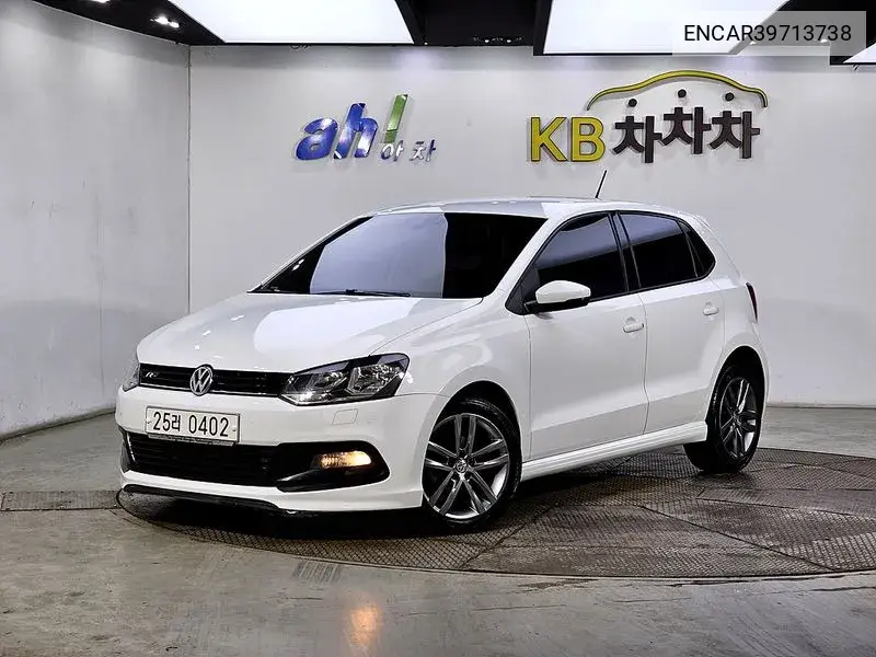 Volkswagen Polo 2015 года выпуска
