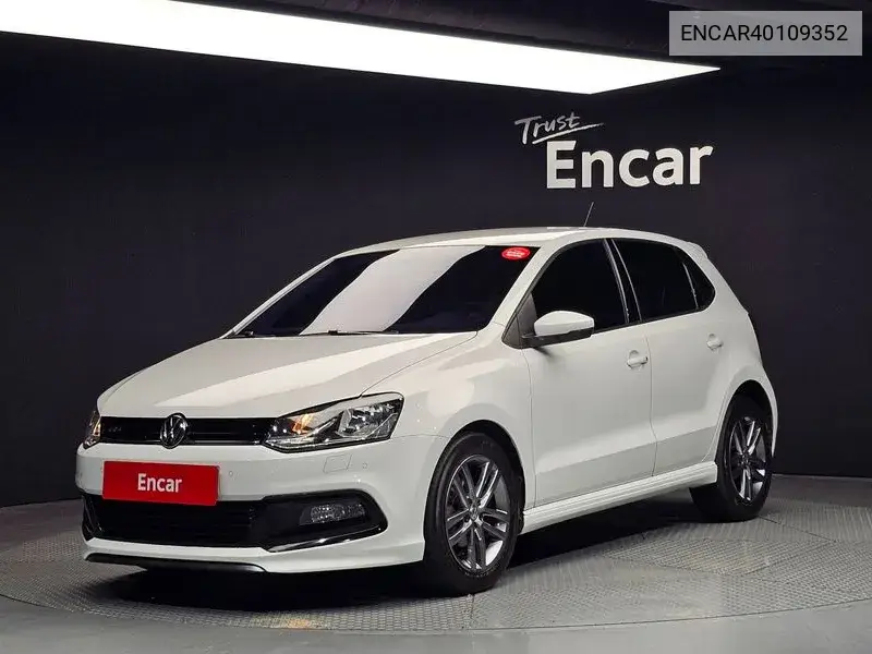 Volkswagen Polo 2015 года выпуска