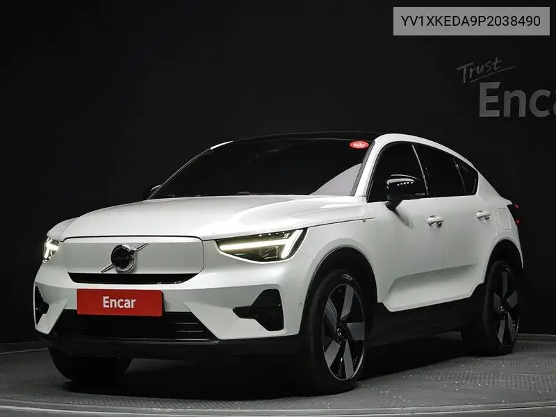 Volvo C40 2023 года выпуска
