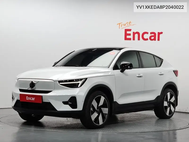 Volvo C40 2023 года выпуска