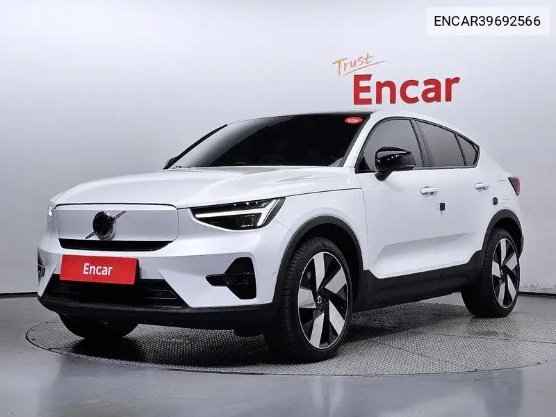 Volvo C40 2023 года выпуска