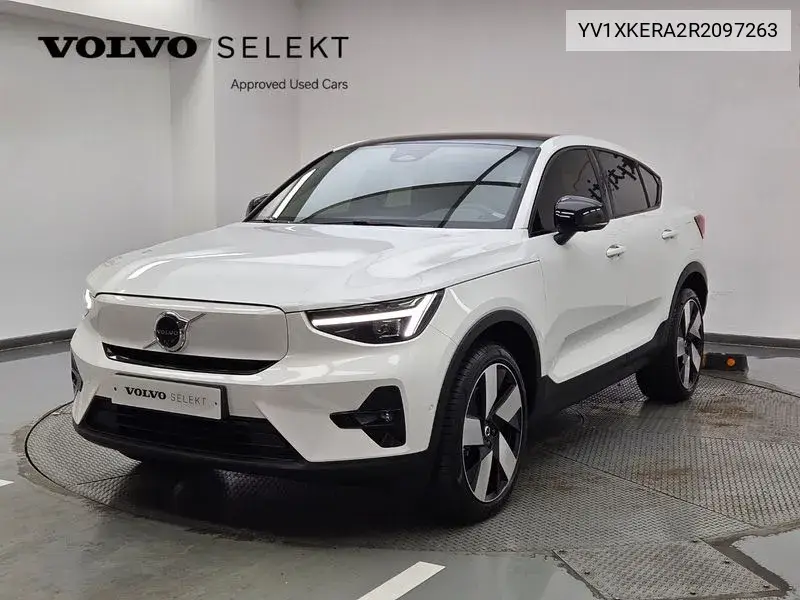 Volvo C40 2024 года выпуска