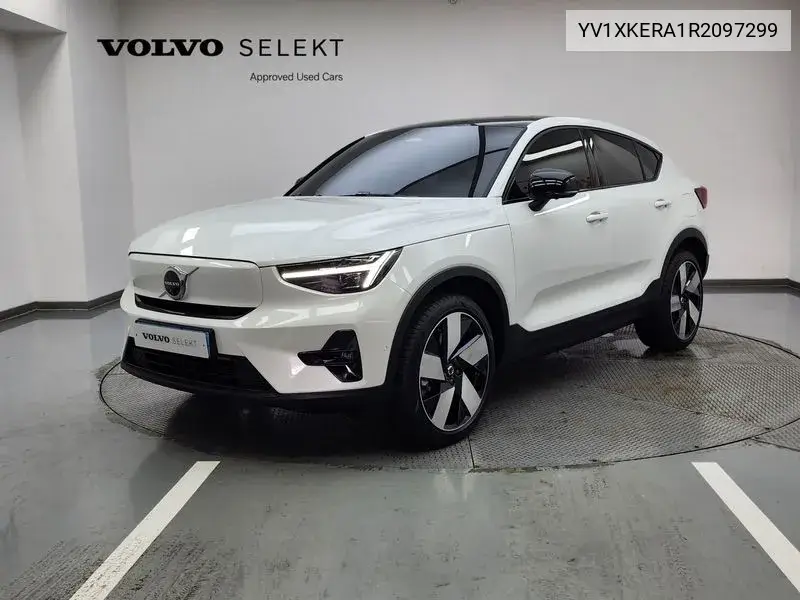 Volvo C40 2024 года выпуска
