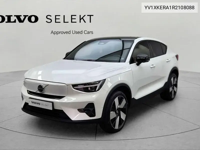 Volvo C40 2024 года выпуска