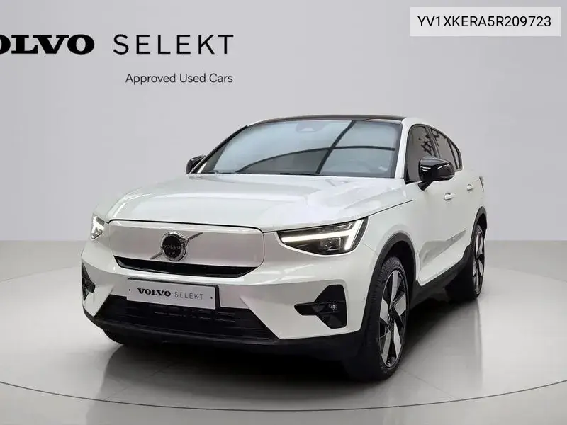 Volvo C40 2024 года выпуска