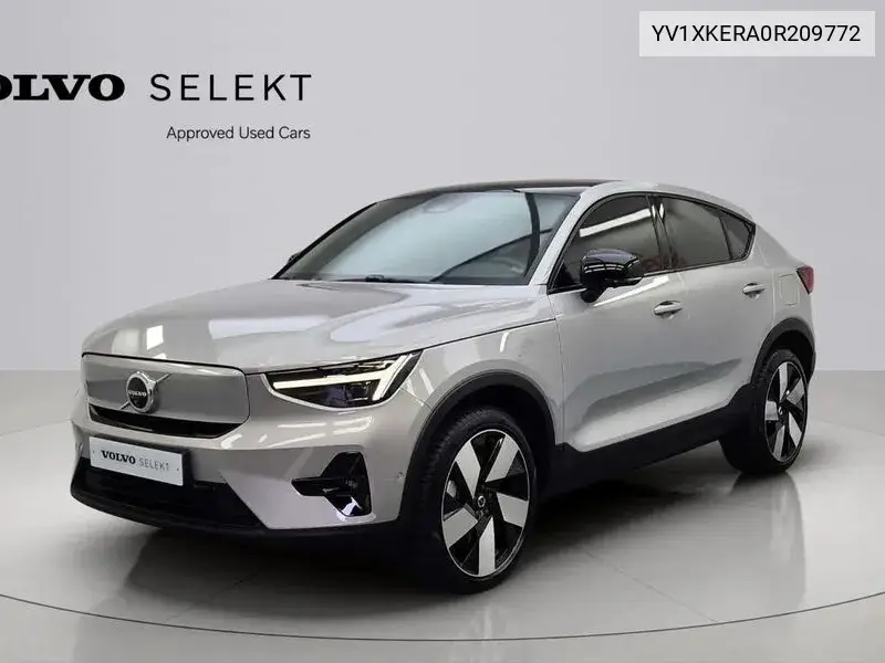 Volvo C40 2024 года выпуска