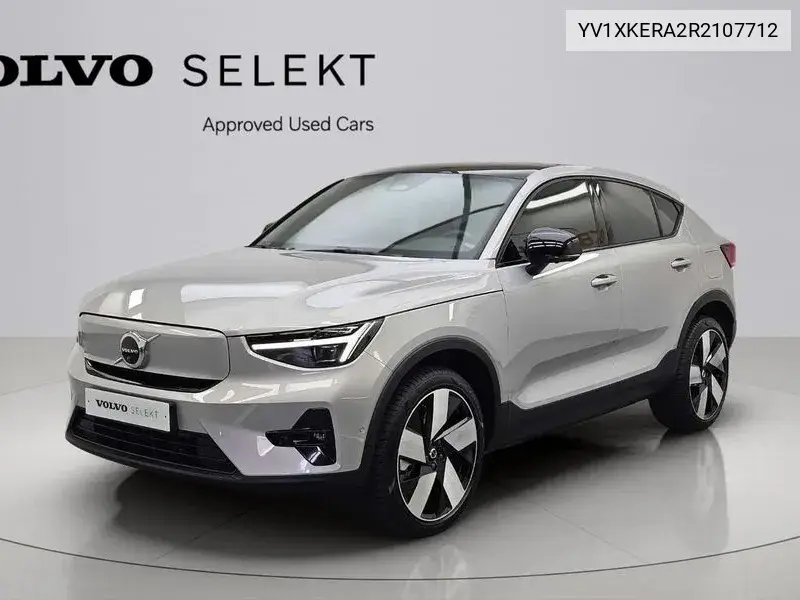 Volvo C40 2024 года выпуска