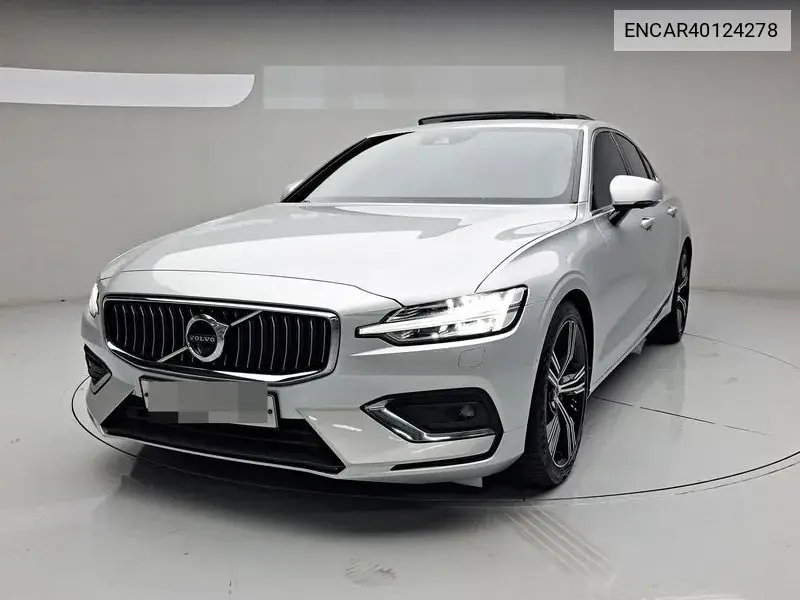 Volvo S60 2020 года выпуска