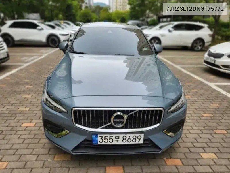 Volvo S60 2022 года выпуска