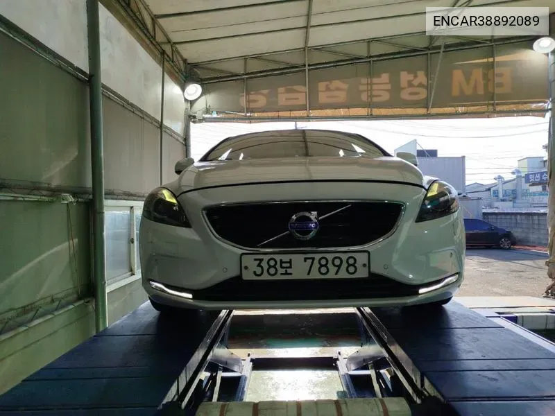 Volvo V40 2015 года выпуска