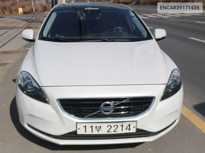 Volvo V40 2015 года выпуска