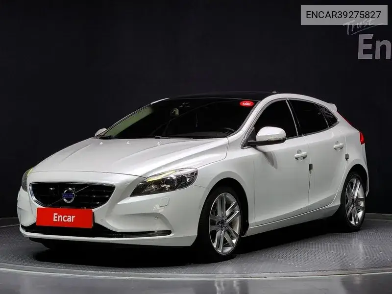 Volvo V40 2015 года выпуска