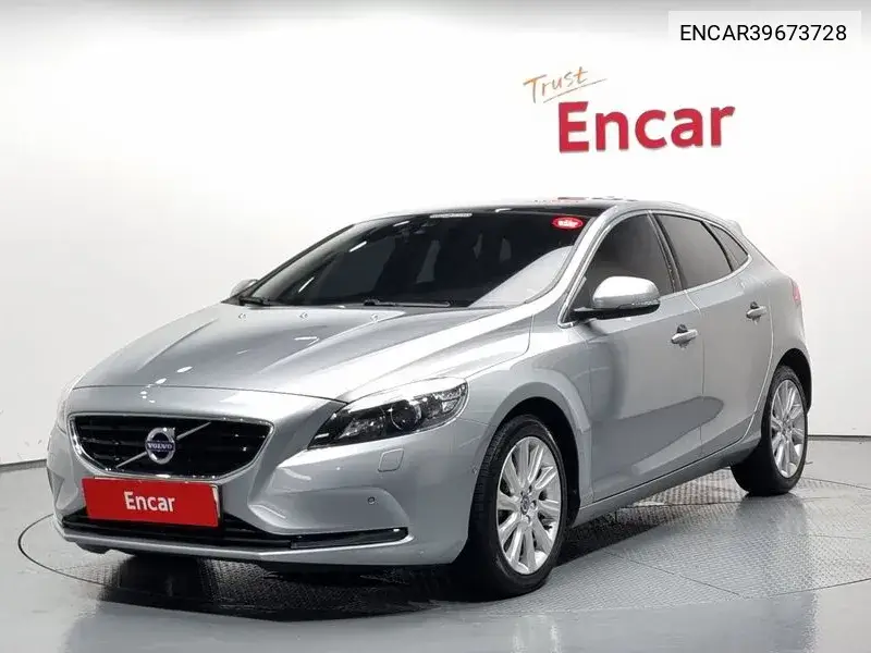 Volvo V40 2015 года выпуска