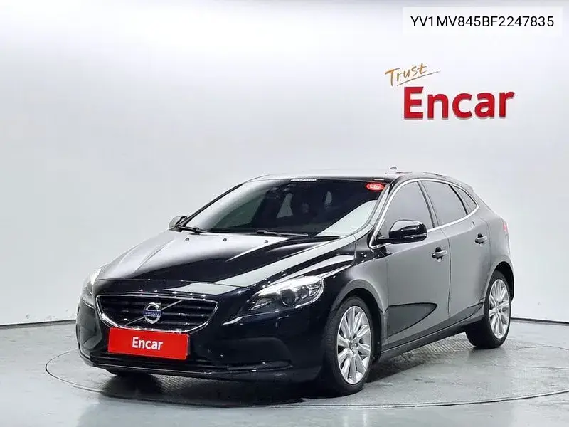 Volvo V40 2015 года выпуска