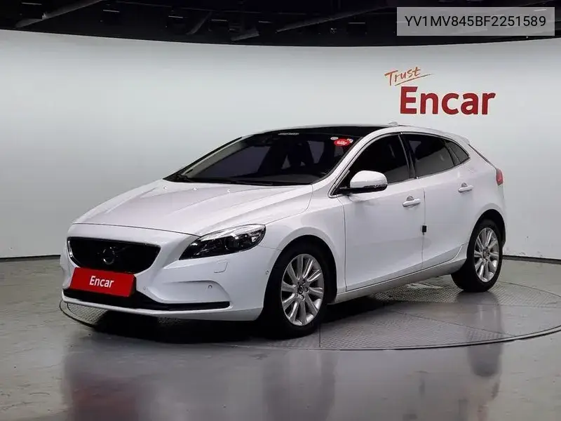 Volvo V40 2015 года выпуска