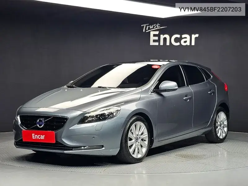 Volvo V40 2015 года выпуска