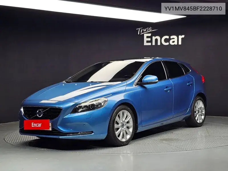 Volvo V40 2015 года выпуска