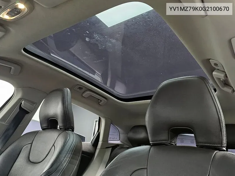 Volvo V40 2016 года выпуска
