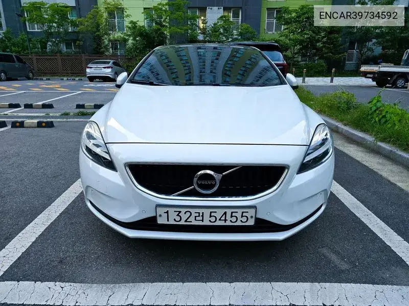 Volvo V40 2016 года выпуска