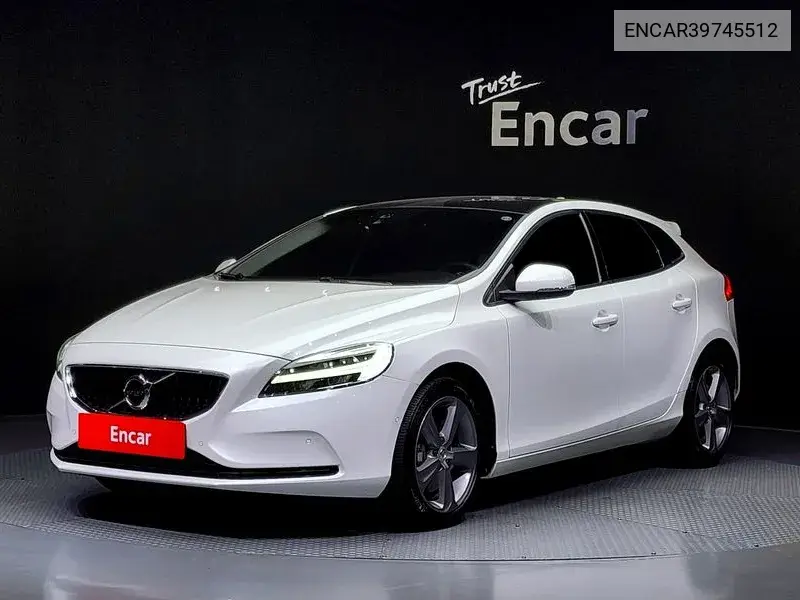 Volvo V40 2016 года выпуска