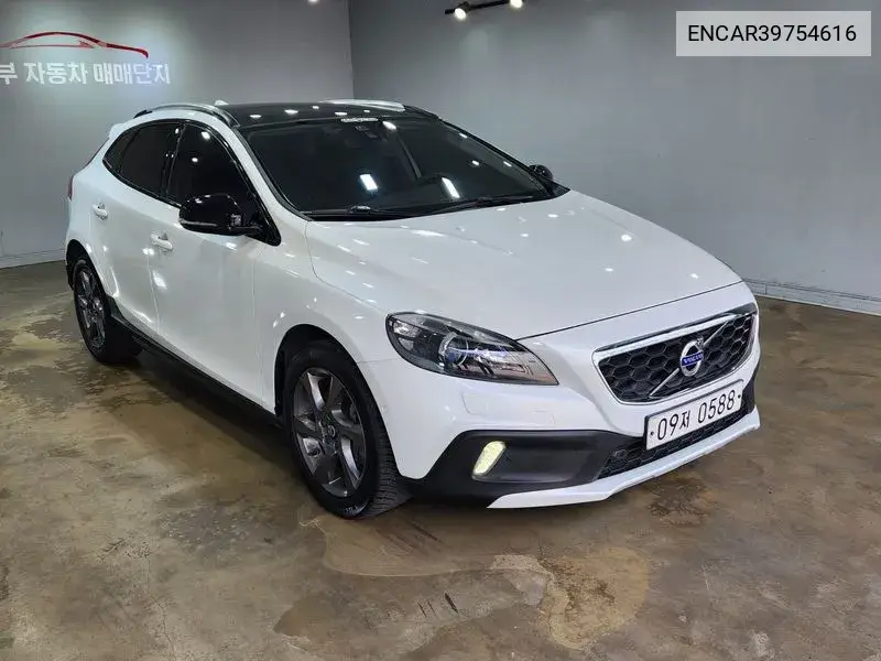 Volvo V40 2016 года выпуска