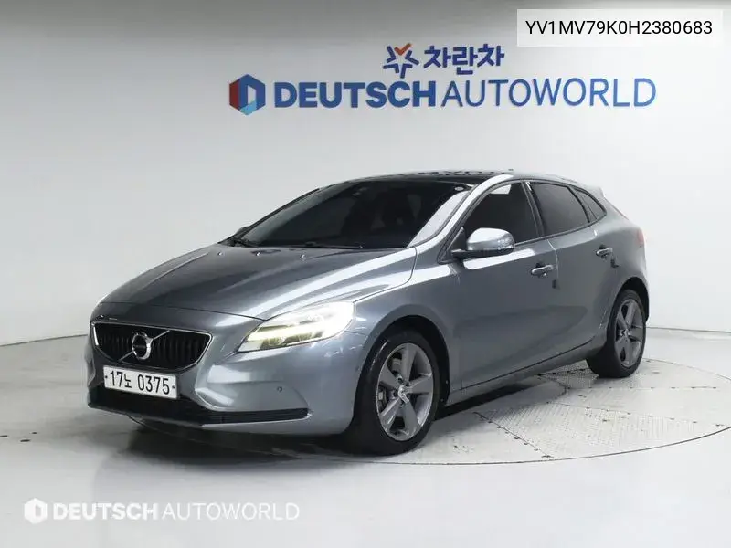 Volvo V40 2016 года выпуска