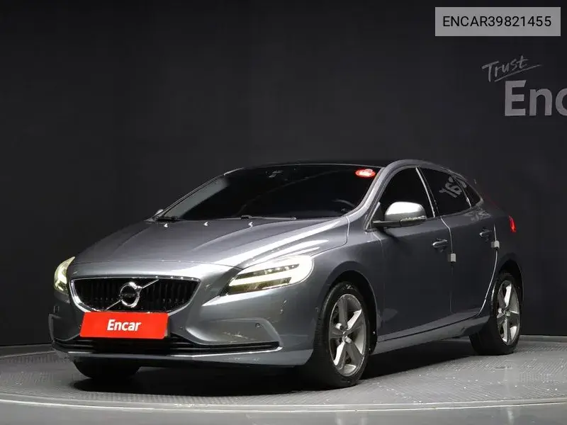 Volvo V40 2016 года выпуска