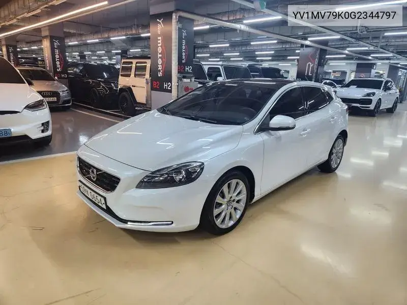 Volvo V40 2016 года выпуска
